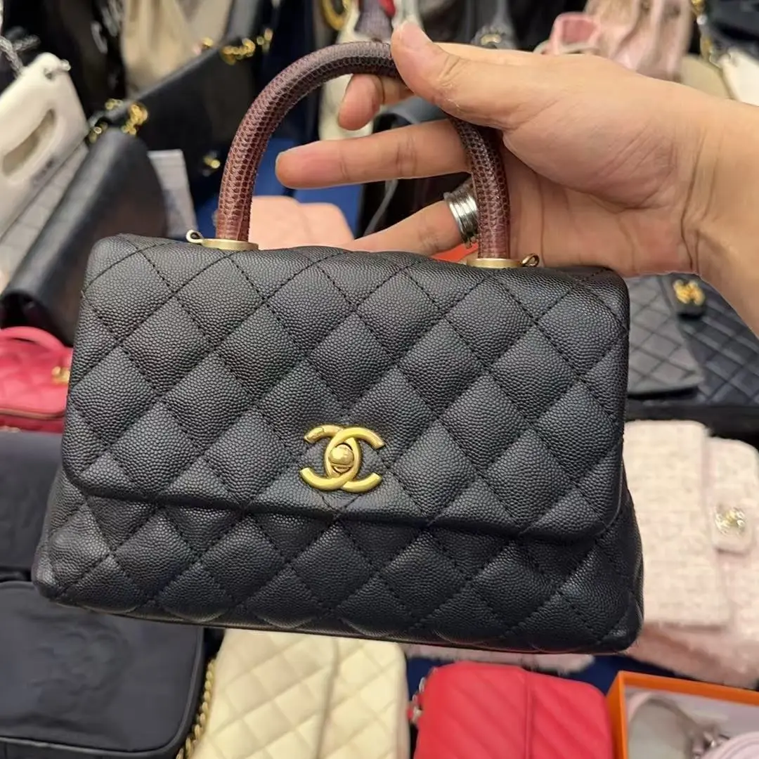 Pre-owned CHANEL Black Coco Crossbody Bag with Gold Clasp, Good Condition, No Defects, Item bz0603016, Crossbody Bags