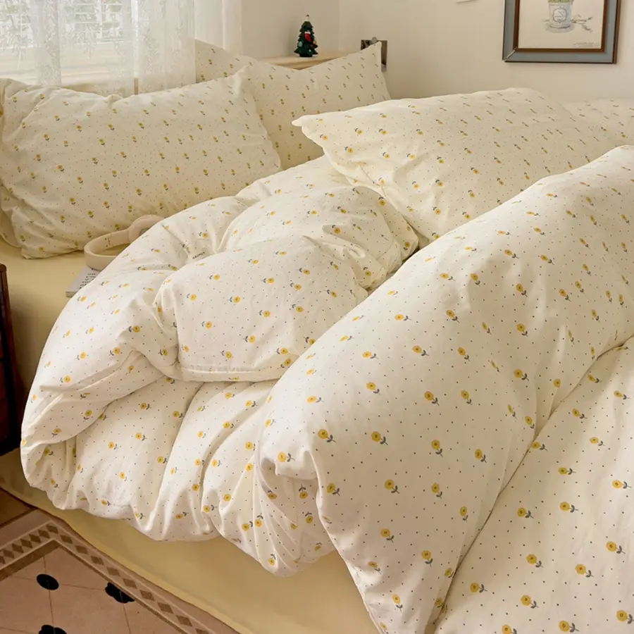 3/4-Piece Duvet Cover Set (Duvet Cover*1 + Flat Sheet*1 + Pillowcase*1/2), Yellow Floral Print Duvet Cover, Comfortably Soft, Comfy Bedding Sets, Zipper Closure, Black Polka Dot Print Polyester Bedding Set, Decorative Duvet Cover, Floral Bedding Sets