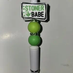 Stoner Babe Green Bead Pen Topper with Leaf Design and Green Beads for Personalized Writing Tools