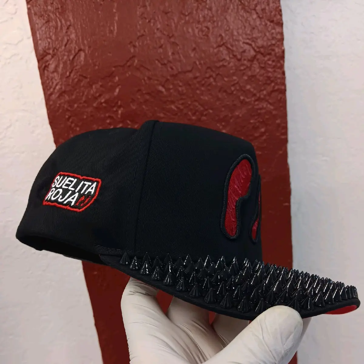 SUELITA ROJA WITH ESTOPEROLES HAT     100% ORIGINAL AND GUARANTEED QUALITY J/A