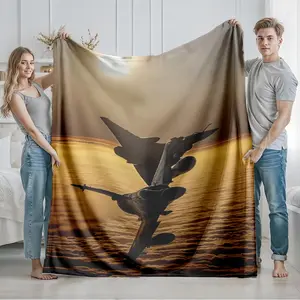1 piece Fighter jets soar in the sky at sunset. themed flannel blanket - Oversized fluffy flannel sofa blanket, suitable for beds and sofas, modern design, all-season use, digitally printed pattern, 100% polyester material, machine washable