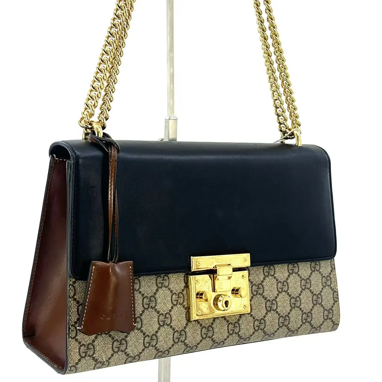 Pre-owned GUCCI Canvas Crossbody bags Beige/Black GG Supreme and Leather Medium Padlock Shoulder Bag BF00128