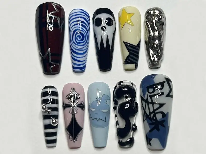 Festive Halloween Creepy Press On Nails| Reflective Chrome Press On Nails| Abstract Festive Nail Art| Chrome Nails