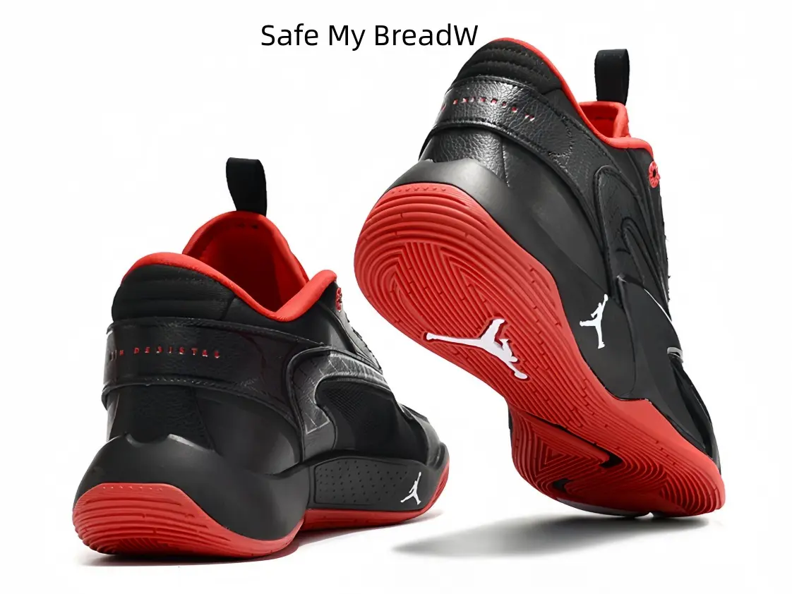 Dual-Tone Sporty Sneaker - Versatile Athletic Shoe for Matching Sportswear and Casual Daily Outfits (Sports Collectible)