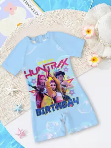 The girls' one-piece swimsuit "HUNTRIX Girl Group Birthday Edition" features a light blue base color + girl group prints, which is eye-catching and full of personality, instantly enhancing the summer water-play atmosphere!