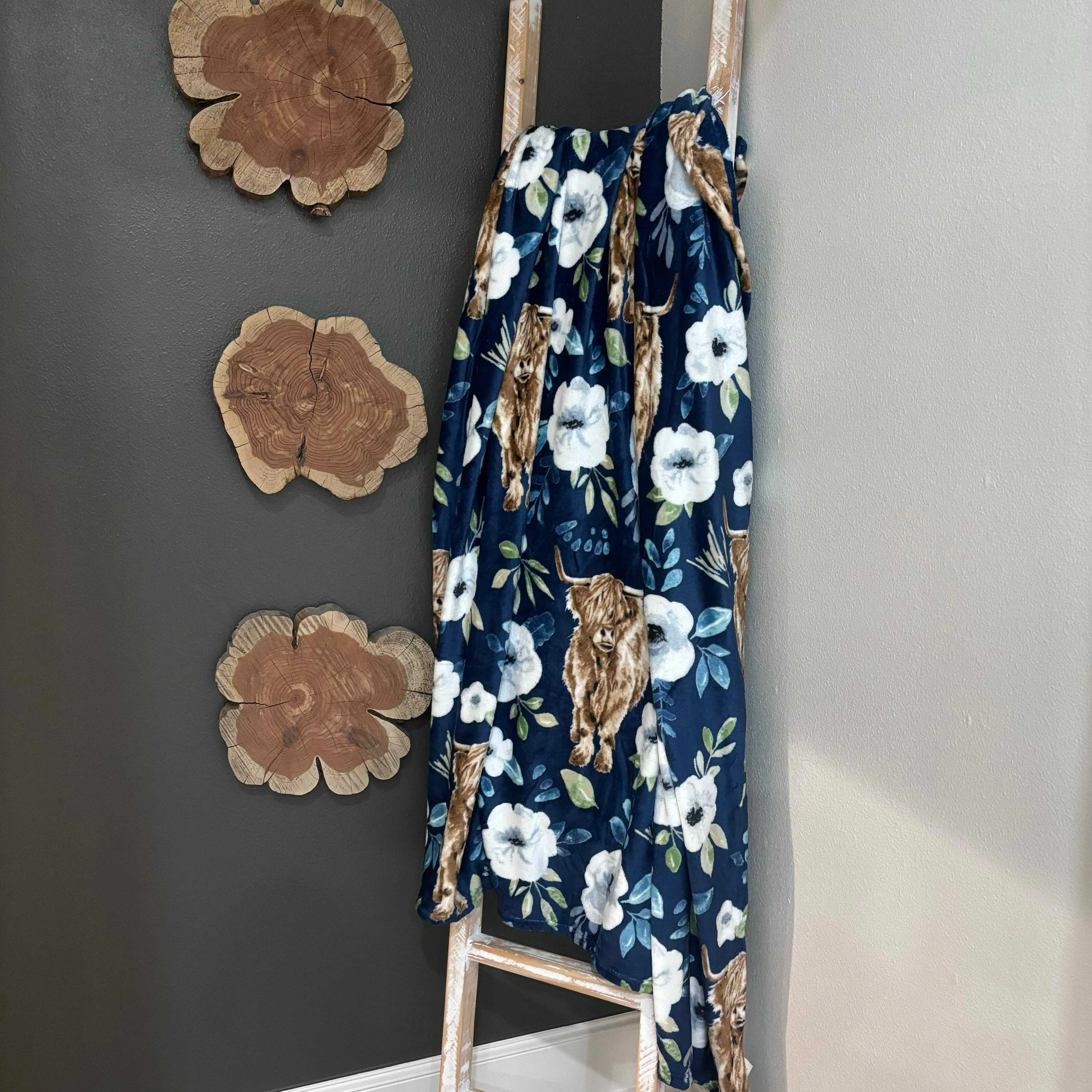 Envy Stylz Boutique Cheyenne Lightweight Throw Blanket 60"x80" Ultra-Soft 100% Polyester with Highland Cow and Floral Designs - Comfy Blanket