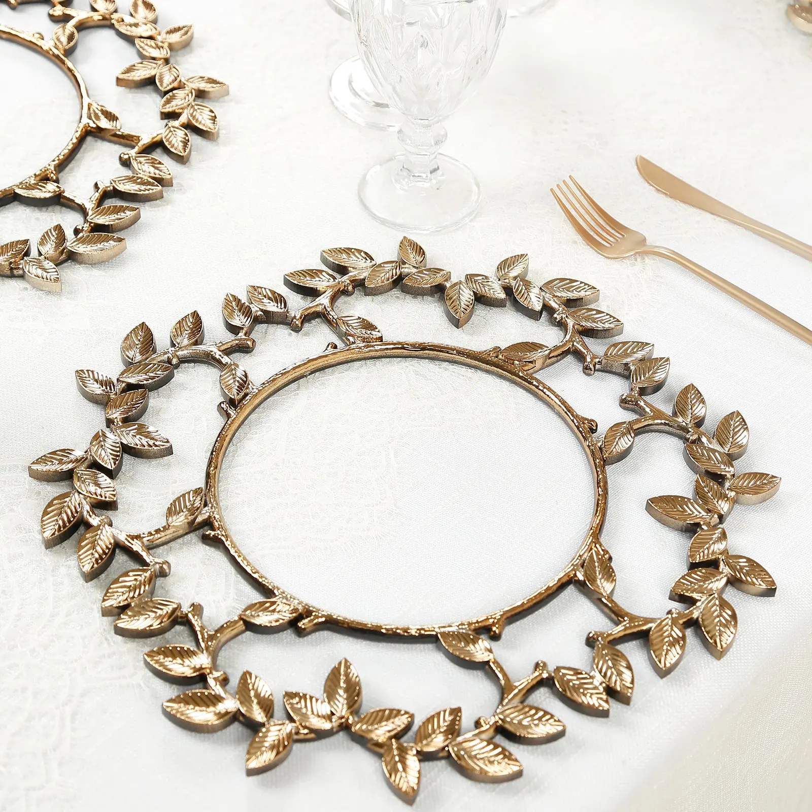 6 Pack Acrylic Plastic Charger Plates in Gold Leaf Wreath Design – 13" Round Decorative Dinner Table Plates