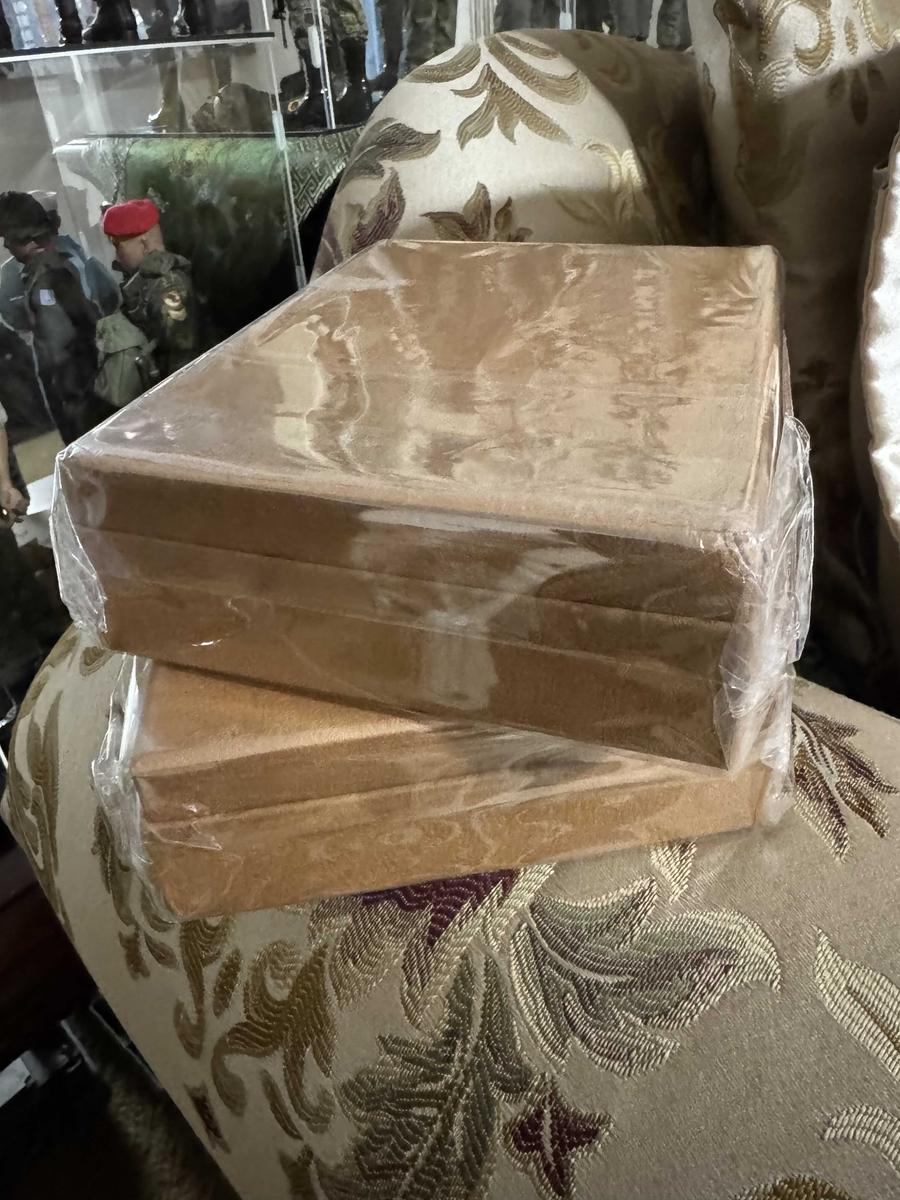 Item: Golden, one size fits all