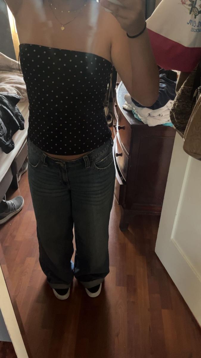 Item: BLACK AND WHITE, L