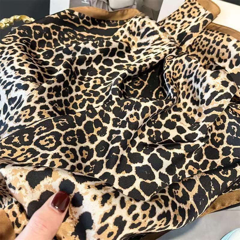 Women’s imitation silk scarf, women’s headscarf, handkerchief, genuine silk scarf, elegant square leopard print silk scarf—suitable for weddings, parties, art dates, outings, travel, and as a gift for women.