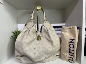 Pre-owned Louis Vuitton leather Shoulder Bags Ivory Mahina XL Shoulder Bag