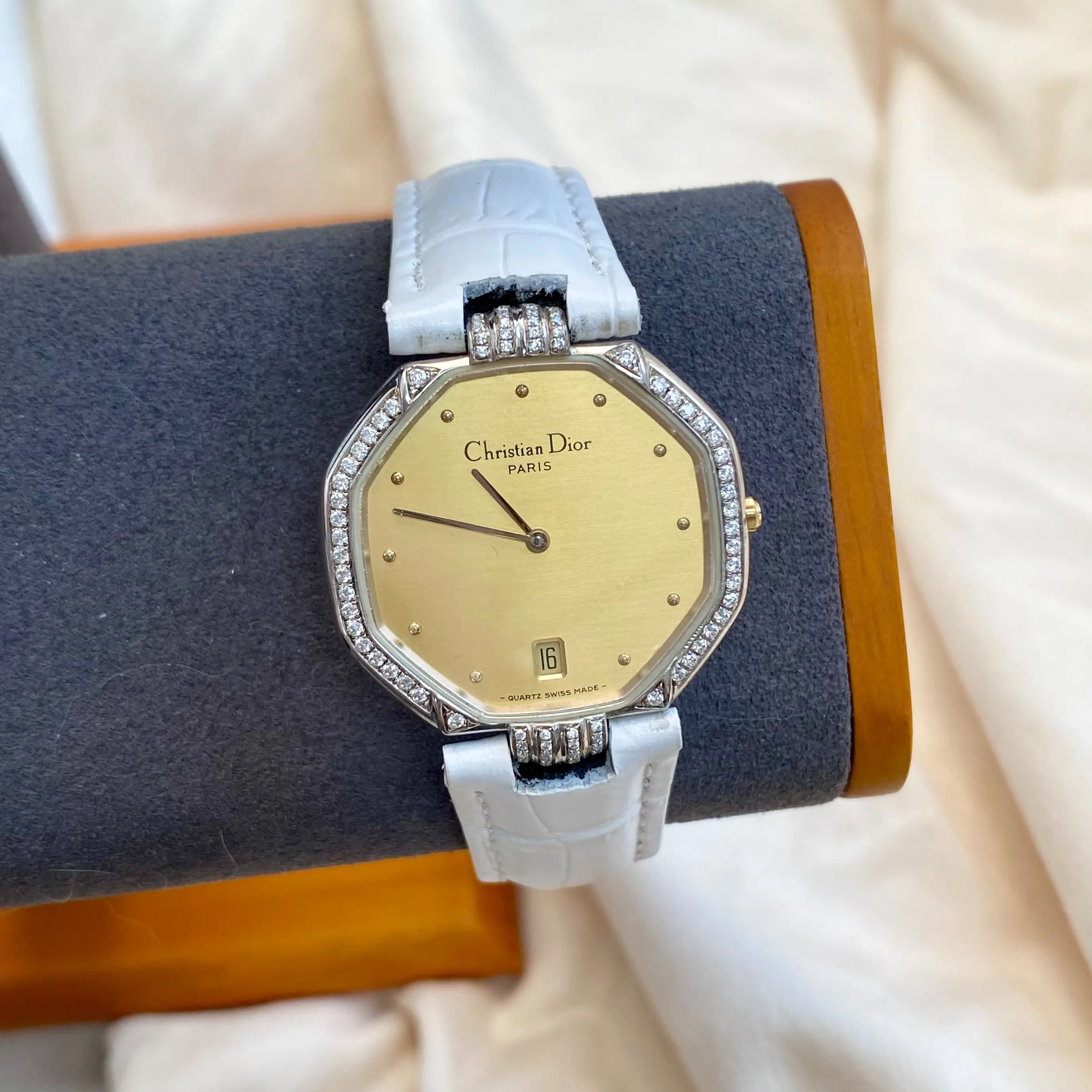 Dior La D de Dior Vintage 32.5mm Quartz - Gold Dial, Leather Strap Diamond-Set Caseback Ladies Watch 13510064