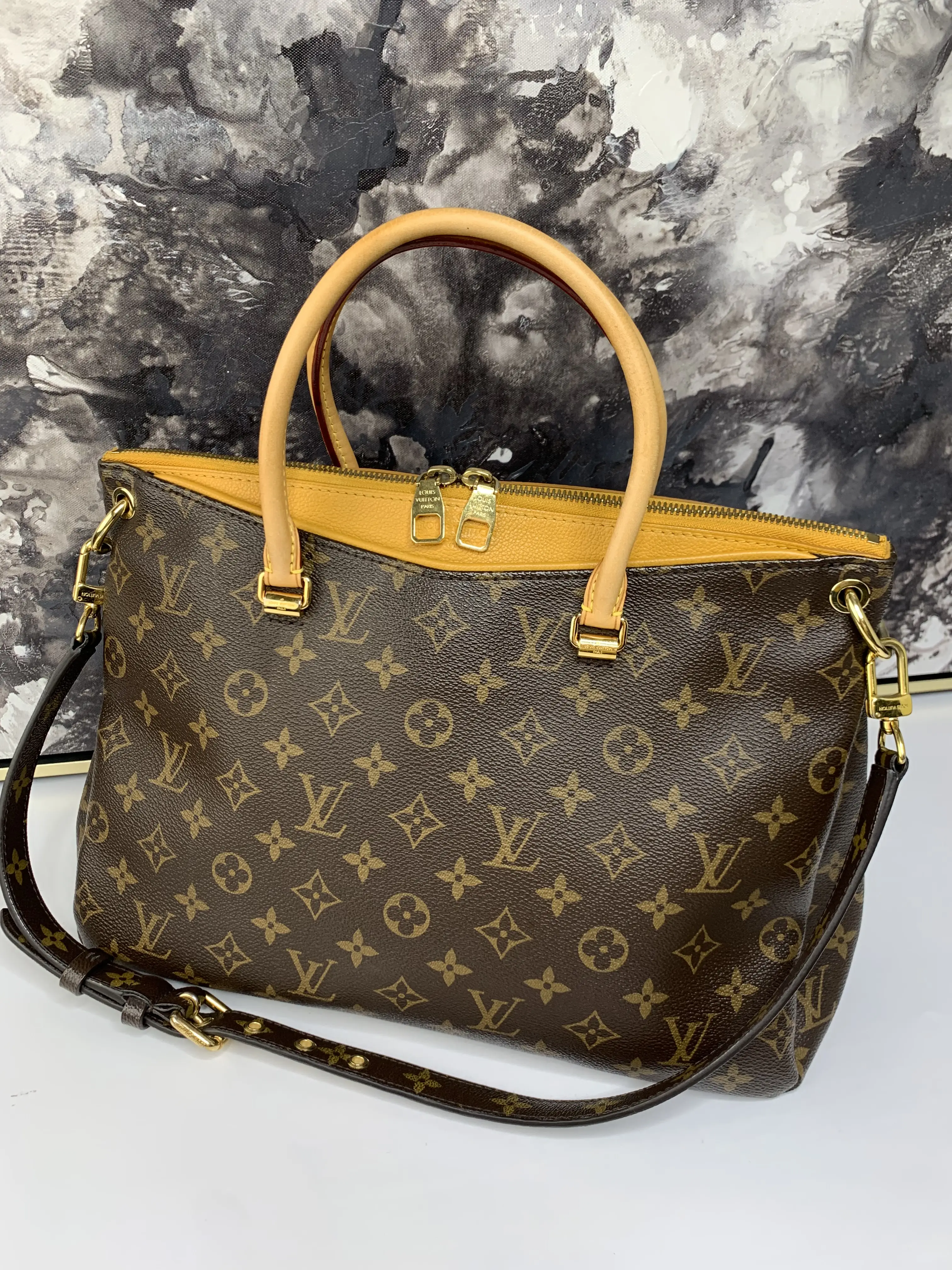 Pre-owned Louis Vuitton canvas Tote Bags Saffron Pallas