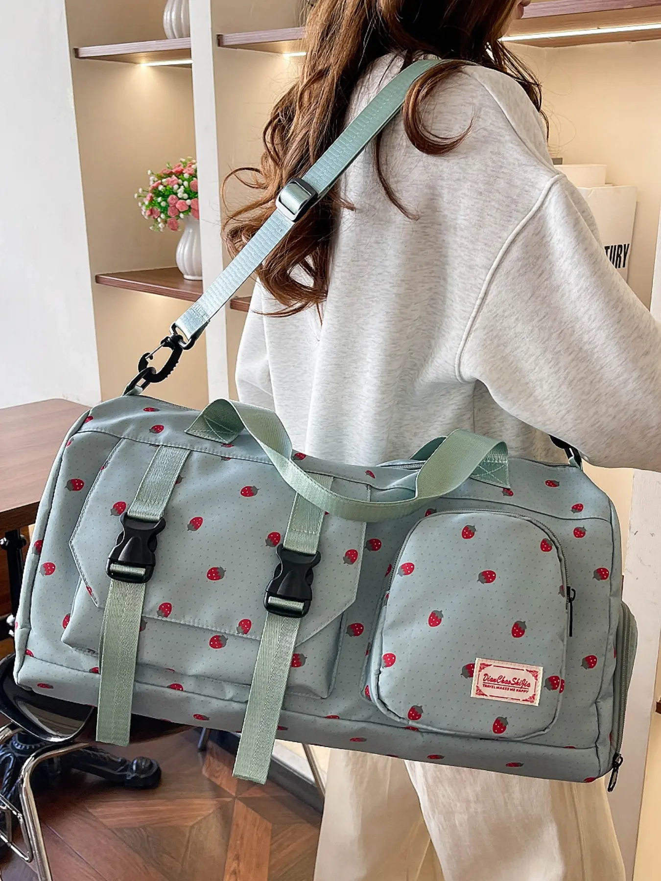 2025 New Short-distance Travel Bag, Travel Duffle, Travel Duffel Bag, Large Capacity with Multiple Pockets, Strawberry Print, Equipped with Independent Shoe Compartment for Dry-Wet Separation, Unisex Water-Resistant Fabric Traveling Bag