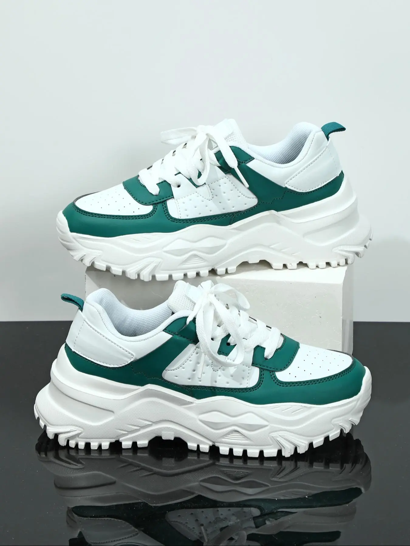 Men's Fashionable Patchwork Lace Up Low Top Sneakers, Casual Comfortable Breathable Sports Running Shoes, Male All-match Round Toe Chunky Sneakers for Daily Wear, Sporty Running Shoes, Athletic Running Shoes, Athletic Running Trainers