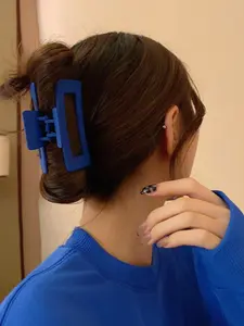 Women's 8.5cm Blue Hollow Out Rectangle Plastic Hair Clip, Matte Finish, Daily Wear, Bag Pack, Stylish and Durable, Hollow Design