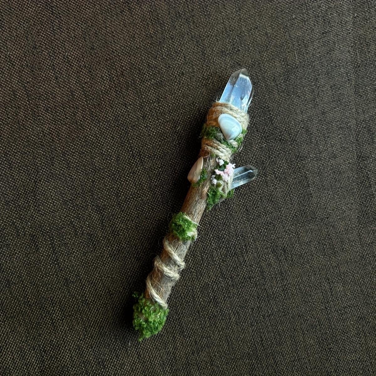 1/2 piece white crystal magic wand, crystal magic wand, crystal scepter suitable for witches, magic enthusiasts, used for Halloween, cosplay, and stage performances — elegant witch wand, home decoration, ideal gift 1/2 piece white crystal magic wand, crystal magic wand, crystal scepter suitable for witches, magic enthusiasts, used for Halloween, cosplay, and stage performances — elegant witch wand, home decoration, ideal gift