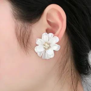 French Elegance Camellia Premium Earrings Floral Design Super Charming New 2025 Ear Accessories Light Luxury Sweet Style
