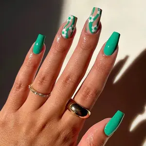 24pcs Fashionable Short Wave Flower Nail Tips, Trendy Girl Style Wearable Nails, Elegant Design for Women