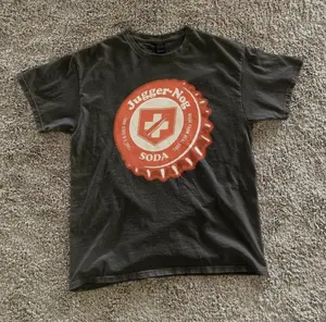 Call of Duty Zombies Juggernog Perk a Cola Red Bottlecap TShirt in Black COD Y2k - Y2k gaming tshirt, cod zombies, tee Streetwear Crewneck