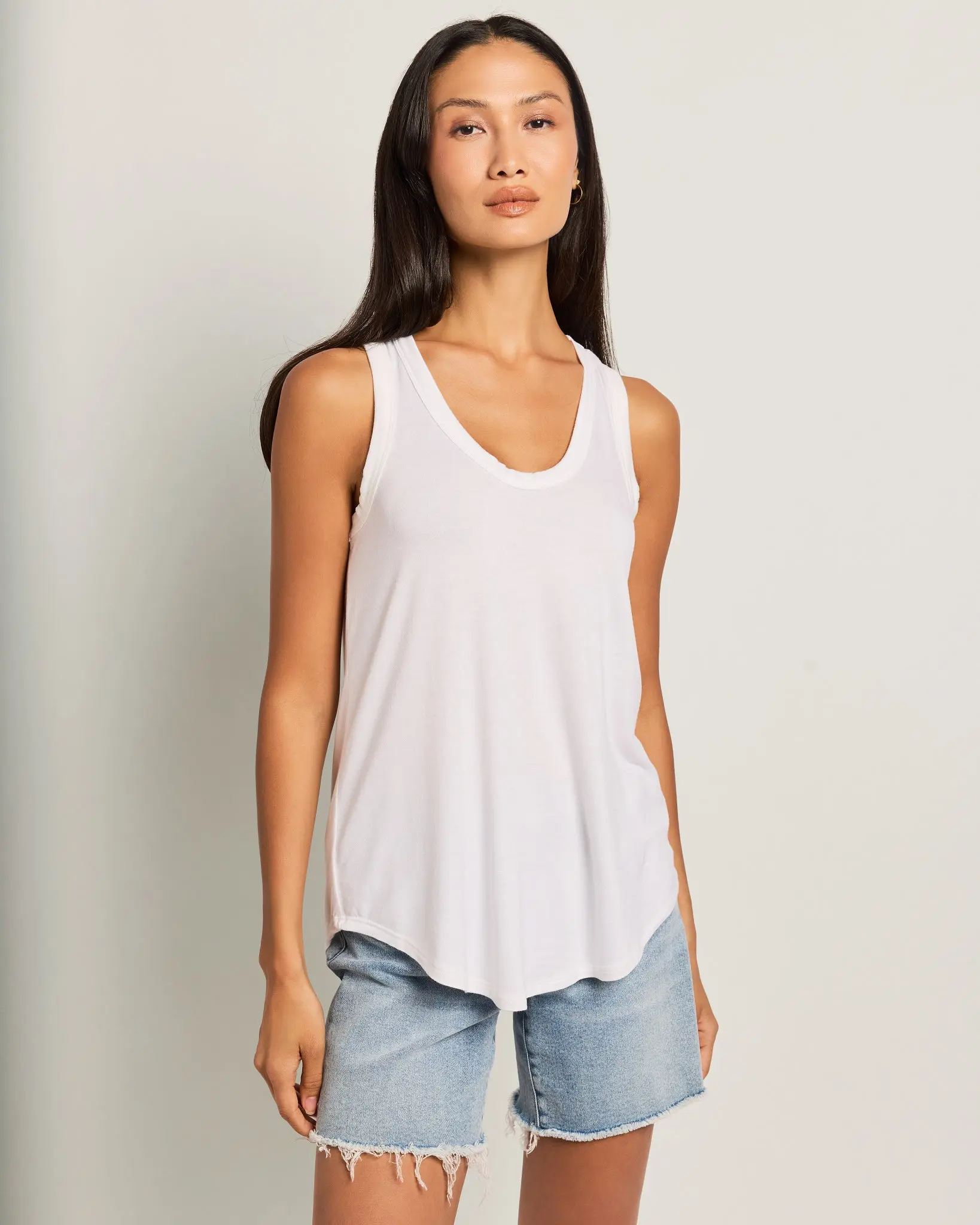 Women's Classic Scoop Labelless Tank Top - Everyday Wear, Simple Look Essential Basic Camisole for Bikini Layering, Jacket Pairing