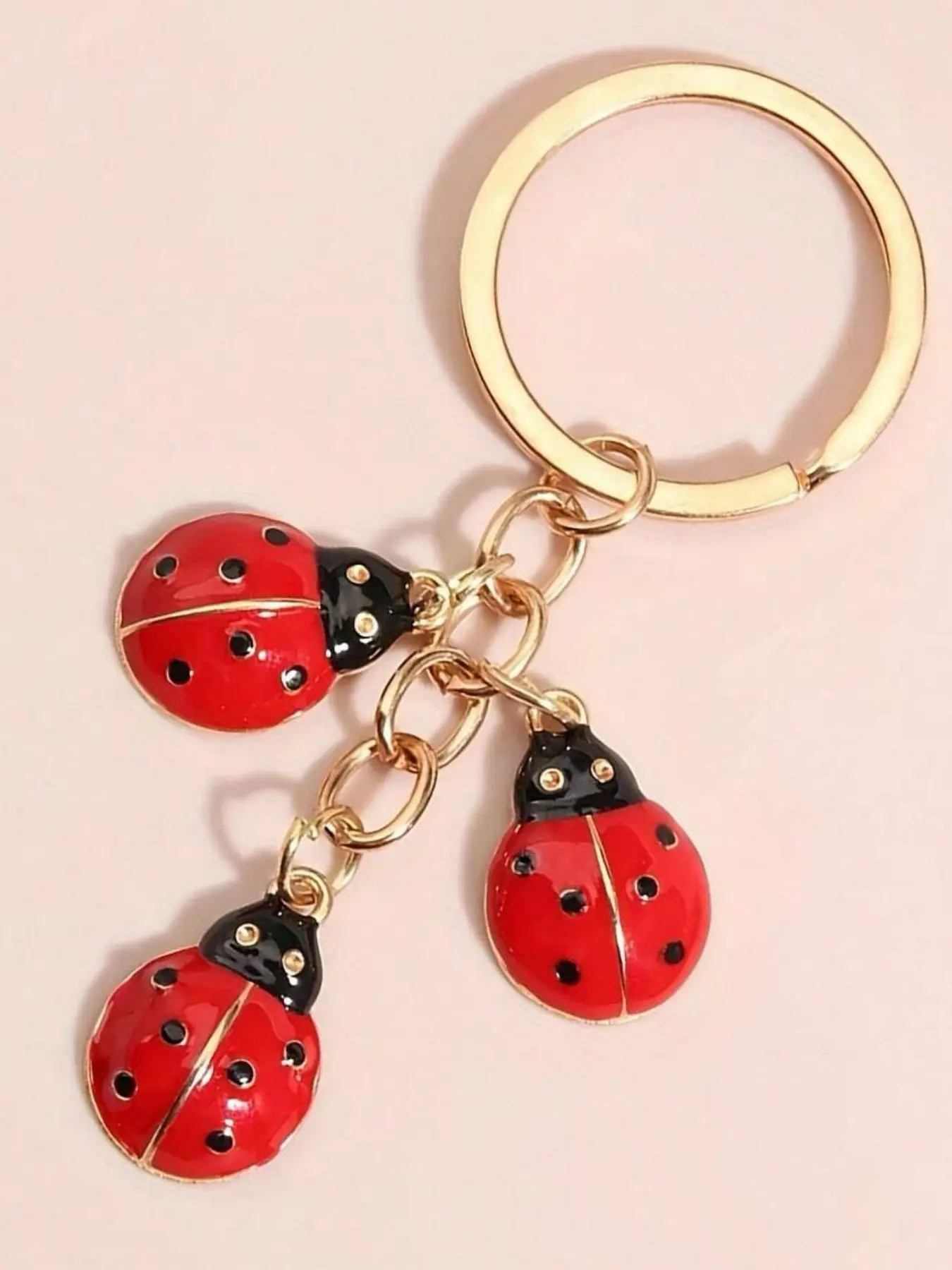 Ladybug Keychain, Cartoon Metal Insect Design, Oil Drop Pendant, Creative Simple Bag Accessory, Keychain For Bags, Ideal for Gifts & Decoration, Fashionable Alloy Keychain, Trendy Cute Keychain, Ladybug Keychain Charm, Keyrings