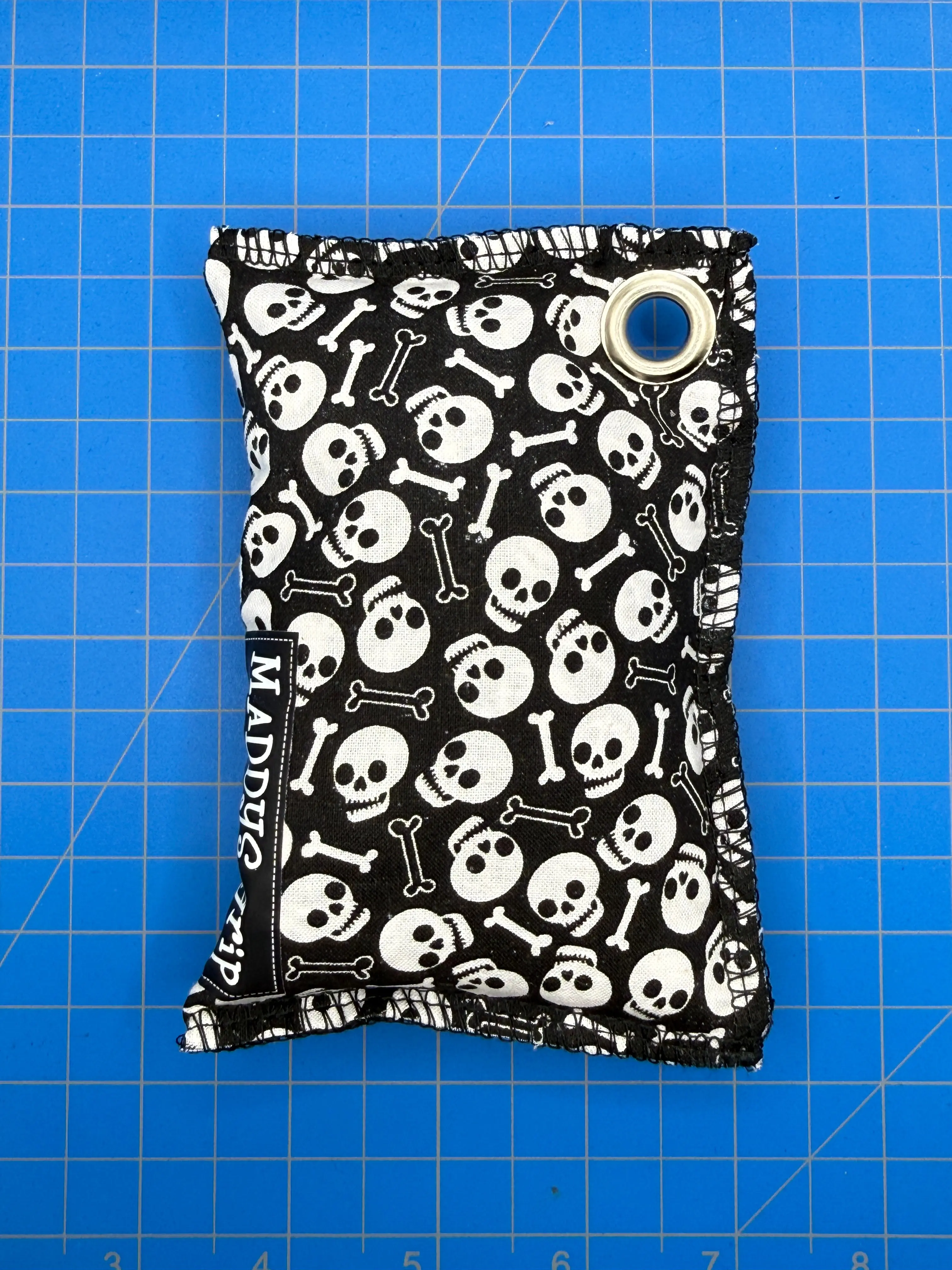 Maddys grip chalk bag - Bone Collector