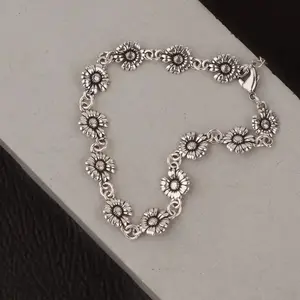 Women’s Korean Vintage Bracelet, Daisy And Sunflower Charm Wristband With Minimalist Style For Daily Sports And Outdoor Activities