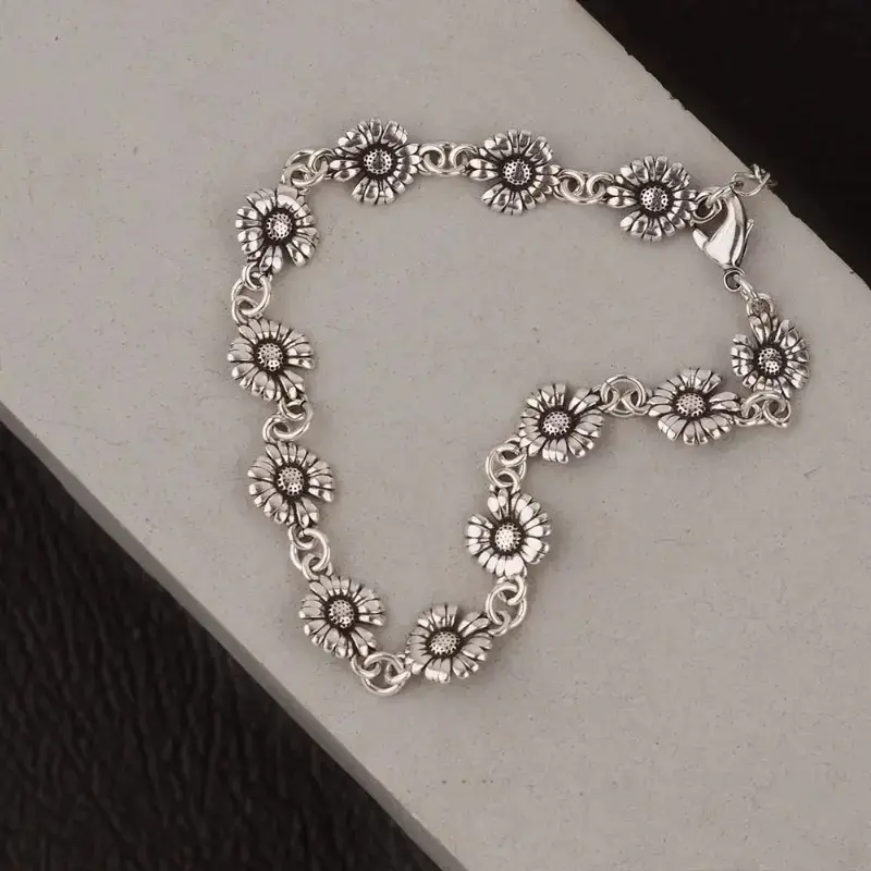 Women’s Korean Vintage Bracelet 0403 - Daisy Flowers, Sunflower Charm Accents, Minimalist Floral Elegance Arm Candy Accessories for Daily Sports, Outdoor Activities