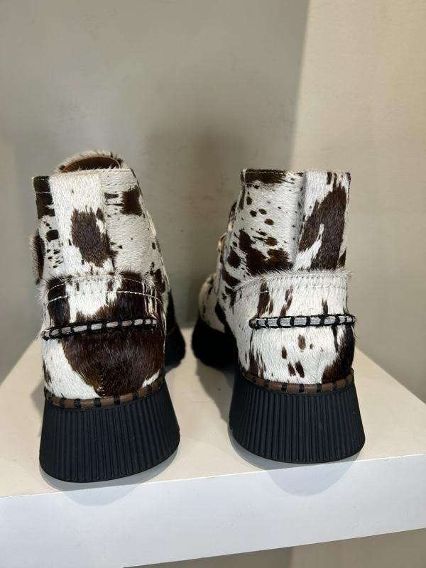Modern Leather Statement Boots with Sculptural Sole