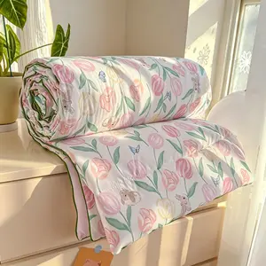 1 pc of small floral print summer quilt, super soft and skin-friendly air-conditioned quilt, suitable for use in all seasons, bedrooms, and living rooms