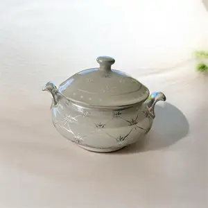 Elegant Ceramic Soup Tureen with Lid - Star Pattern Design for Home Dining - Durable and Stylish Kitchenware