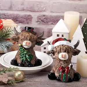 Christmas Highland Cow Statue Gift, Home Desktop Decoration Figurine, Office Desk Ornament, Holiday Present, Festive Decor