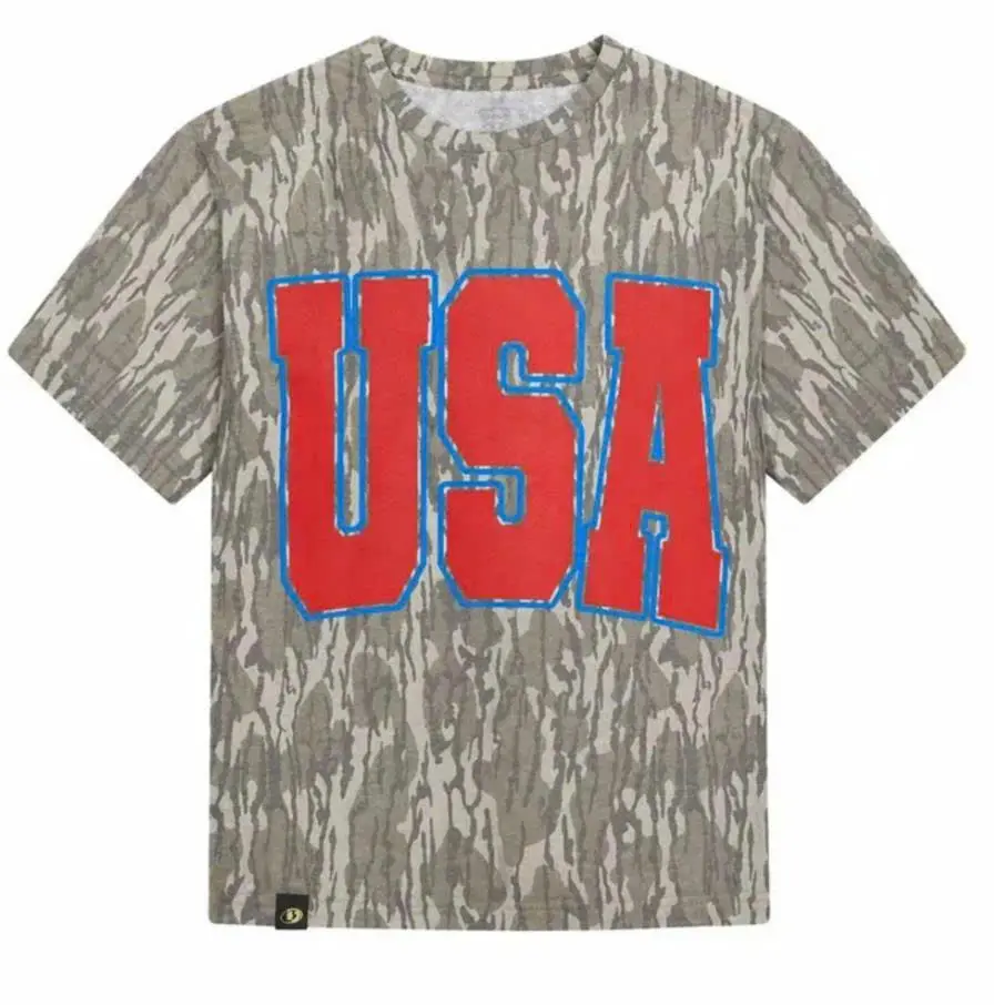 New Mossy Oak camouflage t-shirt - Simple yet stylish. The combination of Mossy Oak camouflage and dark red and green creates a distinctly American look.