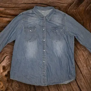 Arula Denim-Style Pearl Snap Blouse Sz L