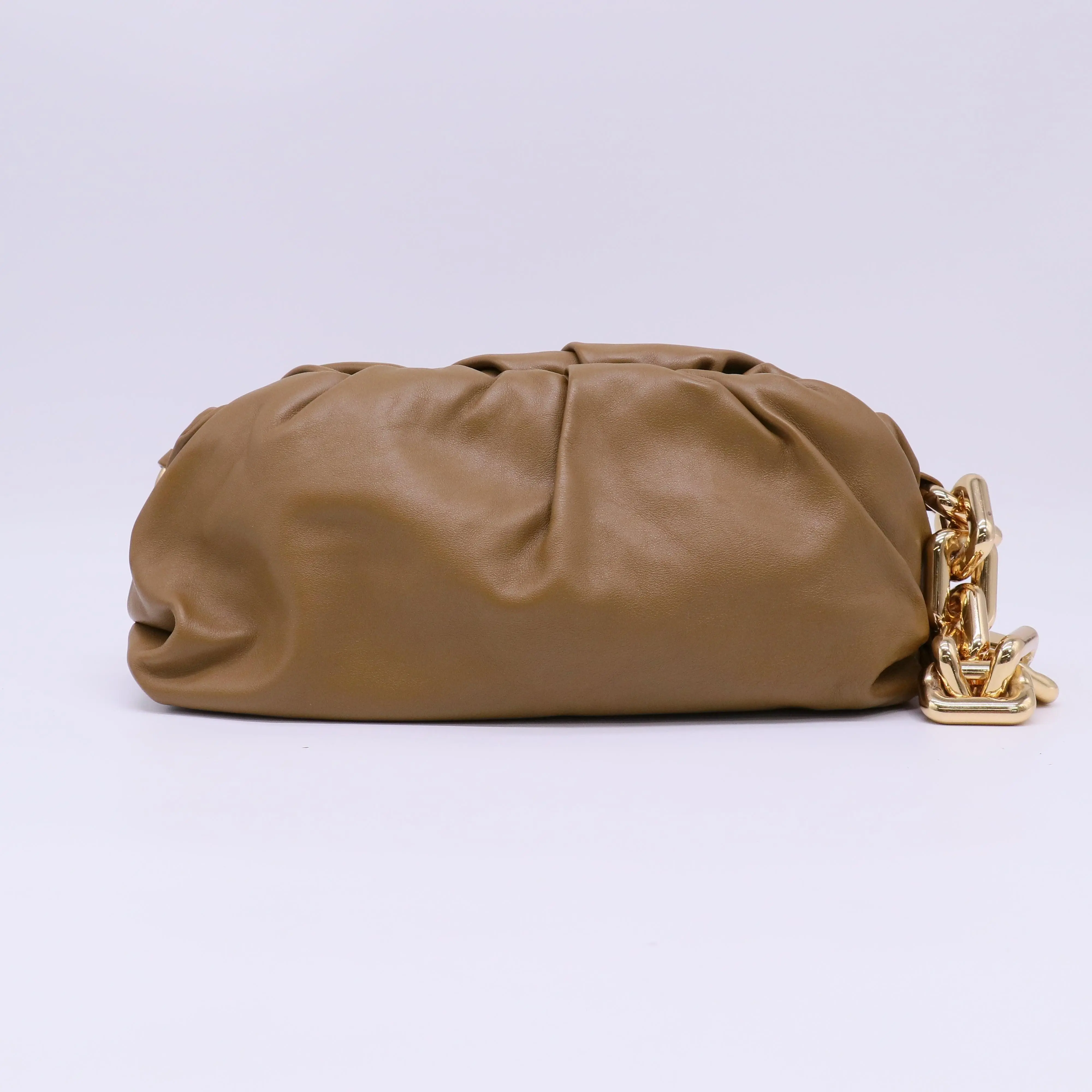 Pre-owned BOTTEGA VENETA Leather Shoulder Bags Calfskin The Chain Pouch Shoulder Bag B22798