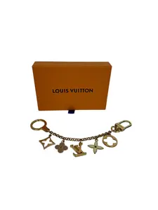 Pre-owned Louis Vuitton Metal small leather goods Chain Fleur De Monogram Bag Charm
