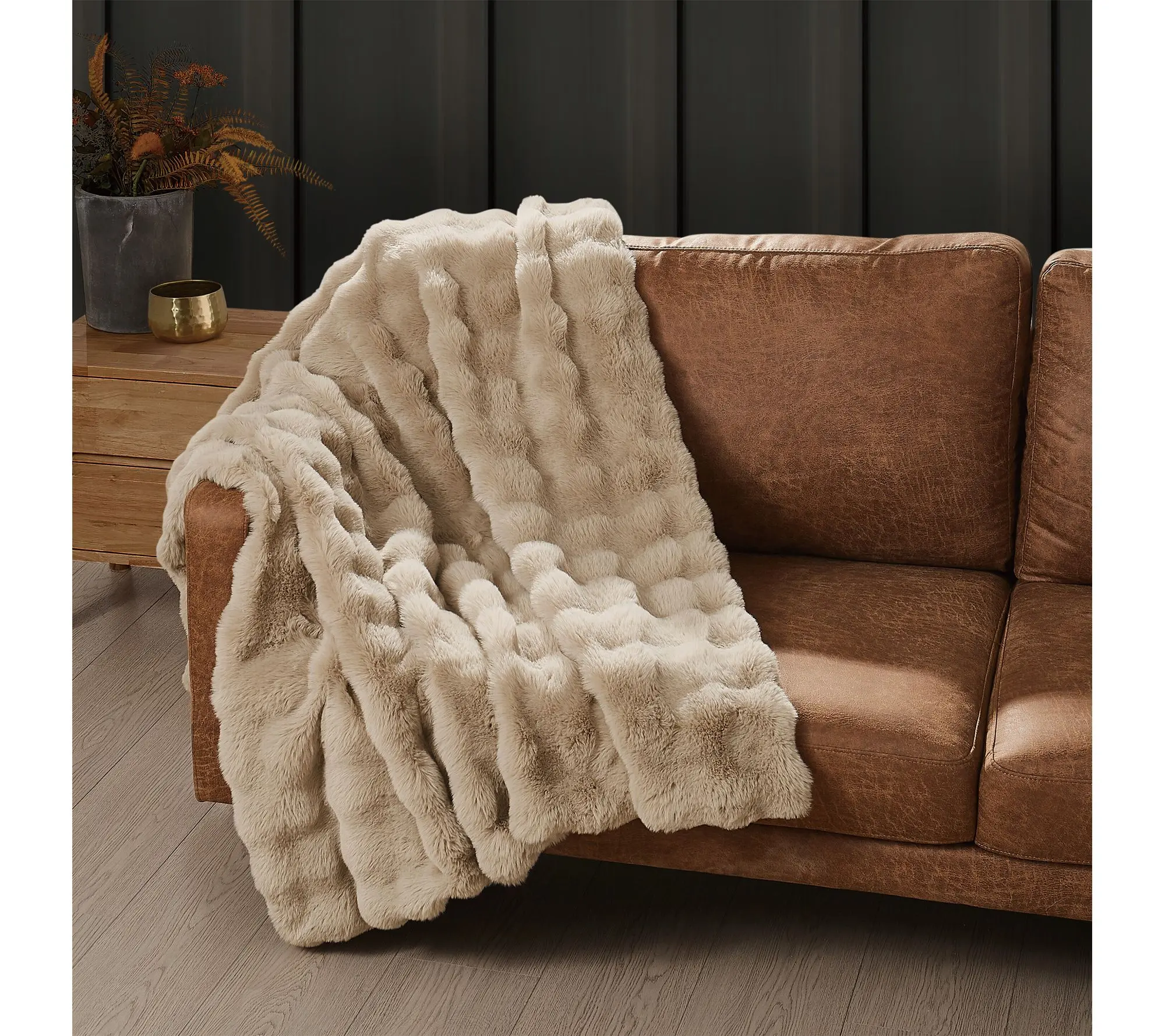 Frye Bubble Rabbit Faux Fur 50x70 Throw