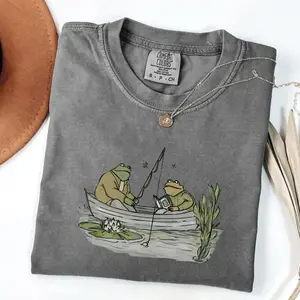Comfort Colors 90s Frog T-shirt, Retro Vintage Graphic Tee, Cute Toad T-shirt, Nature, Book Lovers Shirt, Vintage Graphic Tee