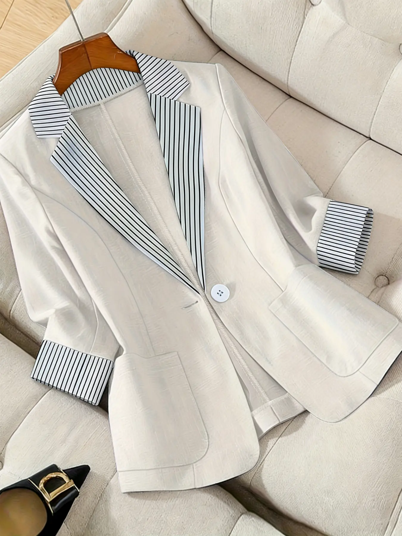 A women's color-block fashion three-quarter sleeve striped lapel single-breasted work office blazer, suitable for spring and summer, appropriate for daily commuting, business occasions, etc.