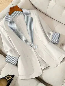 A women's color-block fashion three-quarter sleeve striped lapel single-breasted blazer, suitable for spring and summer, appropriate for daily commuting, business occasions, etc.