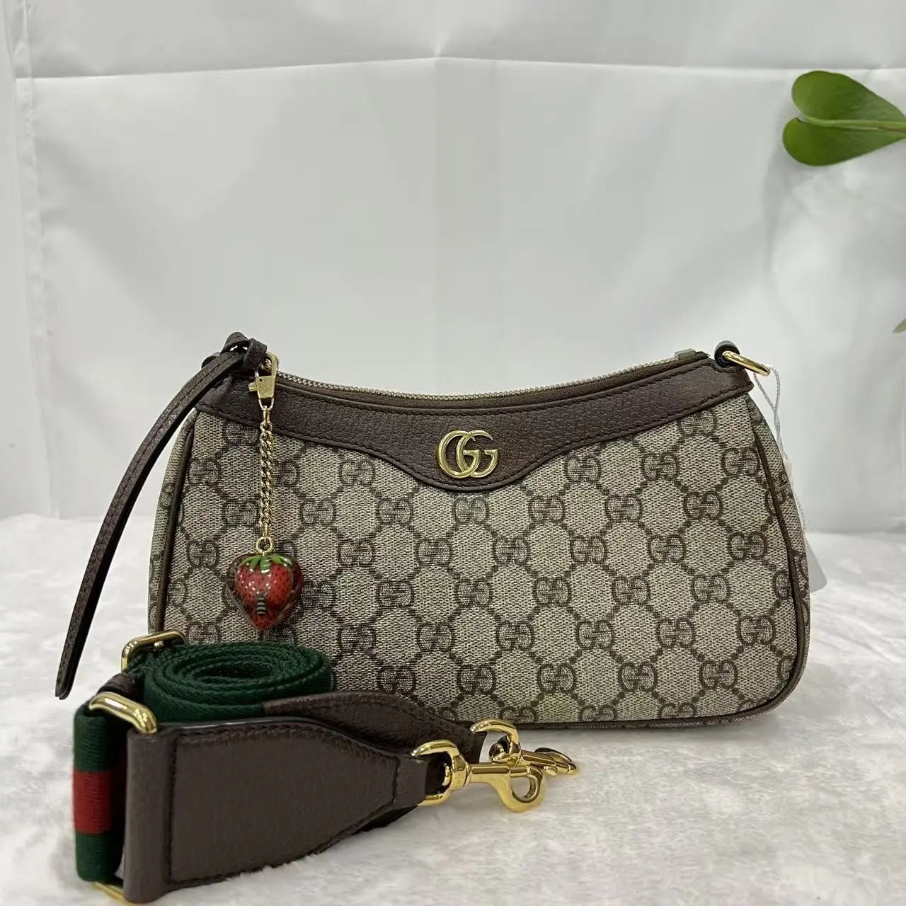 Pre-owned live Gucci Ophidia GG Supreme Canvas Shoulder Bag with Strawberry Charm X387 26.06.13