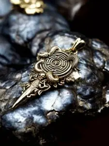 Vintage Snake Pendant Necklace, Serpent Totem Symbol Jewelry, Unisex Trendy Style Accessory, Perfect Gift for Friends