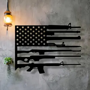 American flag gun-shaped metal wall decoration, vintage metal gun-shaped flag wall decoration, American patriotic wall decoration, suitable for home, indoor, office, and outdoor decoration, suitable for indoor/outdoor spaces.