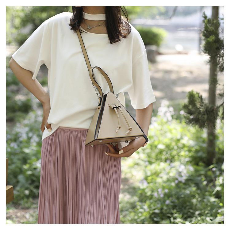 Retro Handheld Triangle Bag 2026 New Niche Design Trendy Women's Bag Ins Single Shoulder Crossbody Bag