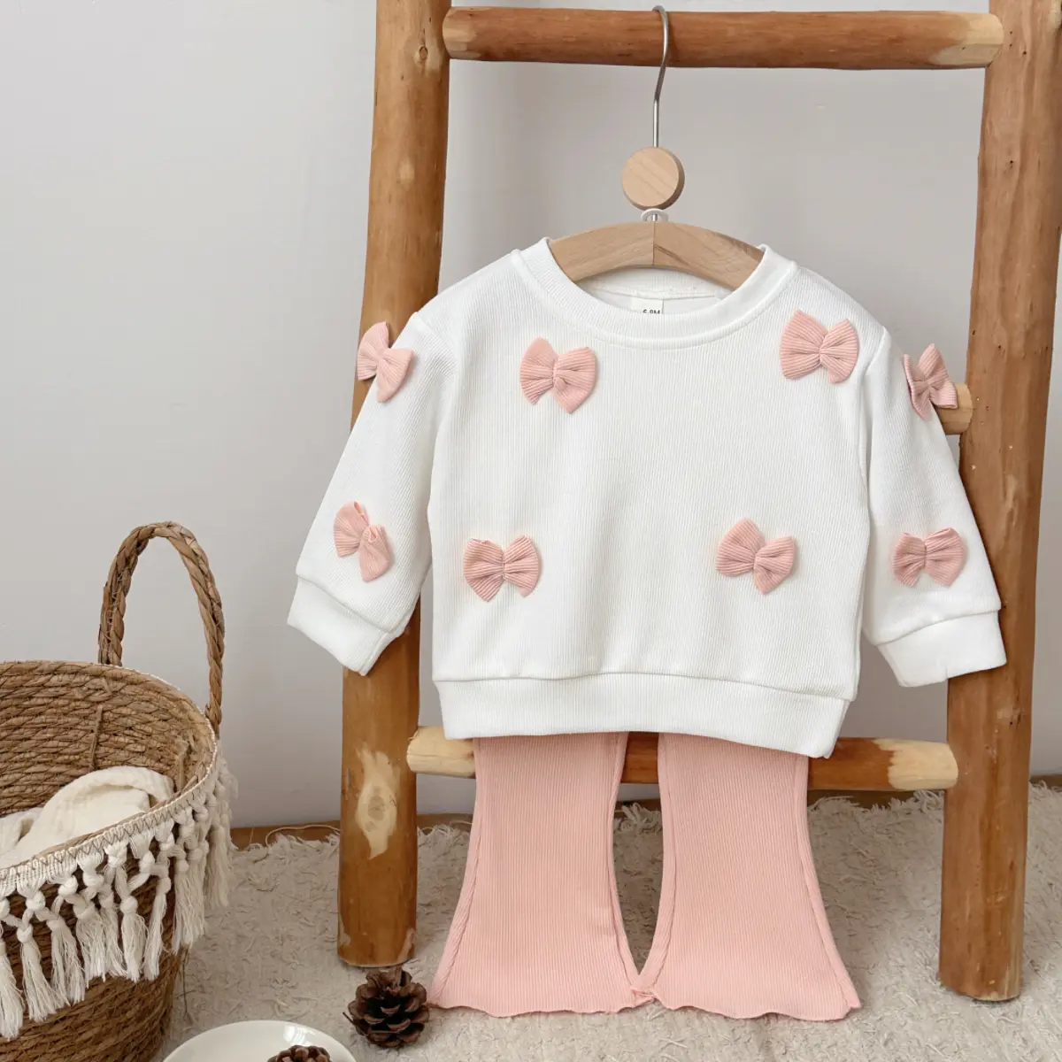 Baby Girls' 2-Piece Outfit Set, Sweet Colorblock Long Sleeve Bow Hoodie and Bell-Bottom Pants, Soft Infant Clothing Gift Sets for Spring Autumn, Baby Girls Clothing, Sweet Style, 6 - 9 Months, Fitted, Comfortable And Stylish, Knitted Fabric, Shapes, Baby