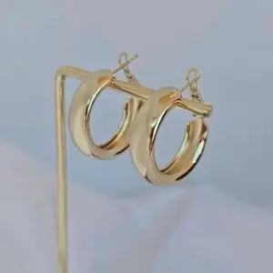 Aretes 952 for Woman Size Mediano - Gold Toned Earrings for Women