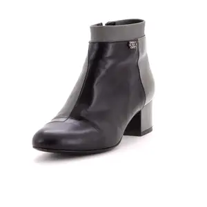 Pre-owned Chanel Women's CC Cap Toe Ankle Boots Leather by Rebag