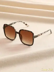 Unisex Tortoiseshell Square Sunglasses, trendy leopard pattern eyeglasses. Stylish street fashion frames, lightweight casual sun shades for daily everyday wear.