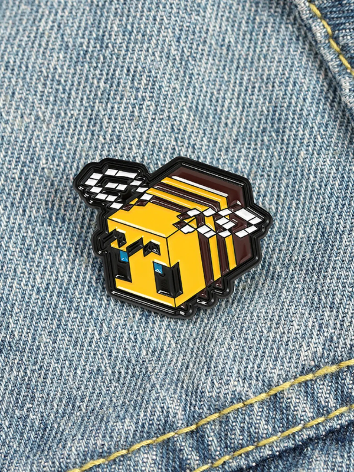 Pixel Bee Badge in Minecraft Style, Blocky Striped Wings, Fun Collectible Pins for Mc Players and Pixel Art Lovers, Fashion Accessory, Alloy Brooch Pin, Lapel Pin, Men Accessories